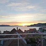 Penthouse With Panoramic Fjord Views - Private Terrace In Center Lägenhet *