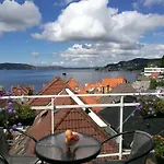 Penthouse With Panoramic Fjord Views - Private Terrace In Center Lägenhet *