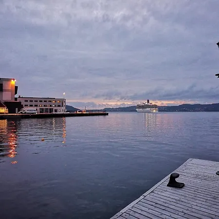 Penthouse With Panoramic Fjord Views - Private Terrace In Bergen Center * Μπέργκεν