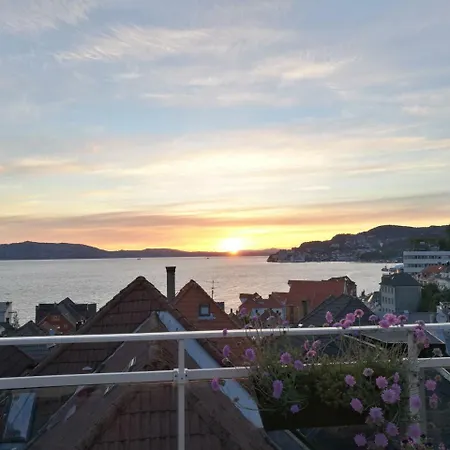 Penthouse With Panoramic Fjord Views - Private Terrace In Center شقة *