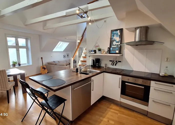 Penthouse With Panoramic Fjord Views - Private Terrace In Bergen Center Μπέργκεν